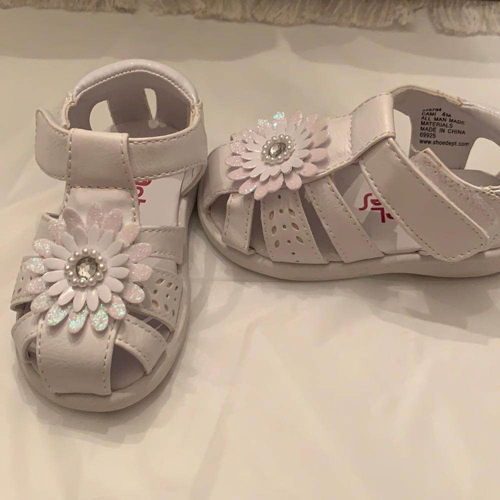 White toddler sandal size 4